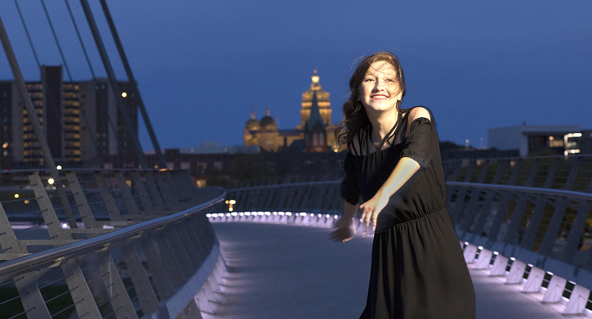 Senior Portrait : Portraits : Corporate and Event Photographer