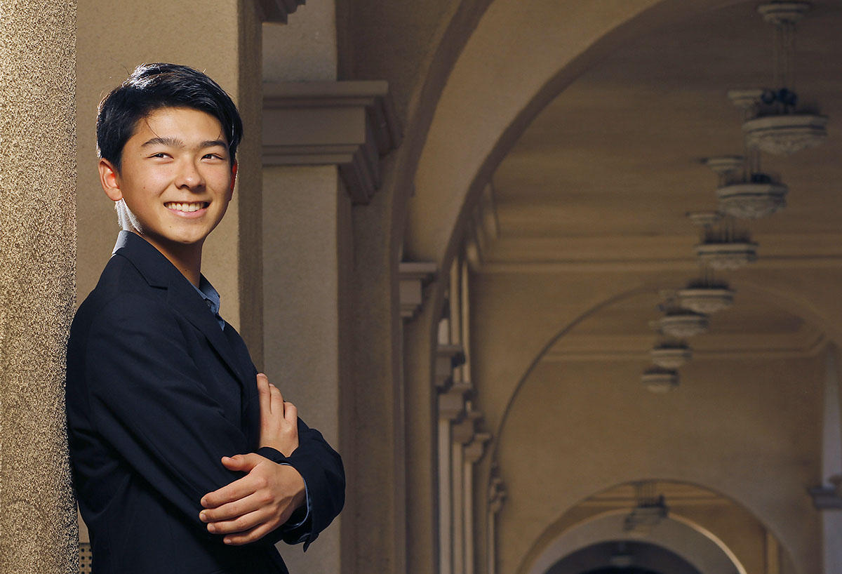 Senior portrait : Portraits : Corporate and Event Photographer
